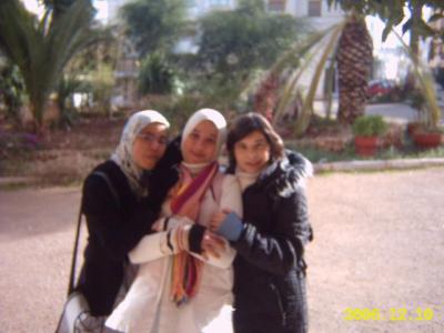 1st jl'A CONNAi PO ou MIL!�U NORA UN� AMI� �T L'AUTR� C HOUDA